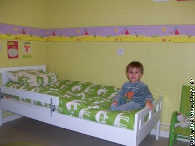 mon nouveau lit : je suis grand et je vais être grand frère!!!